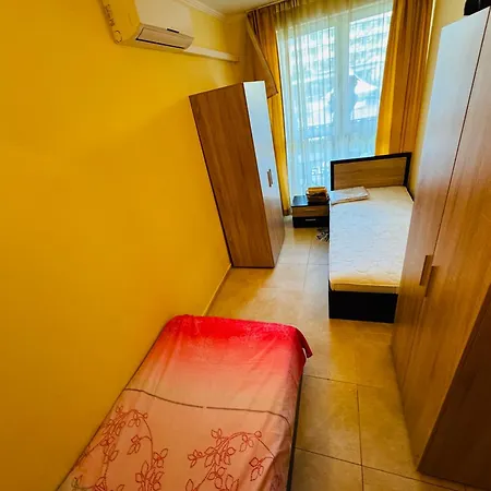 Апартамент Victoria Two Bedroom Sunny