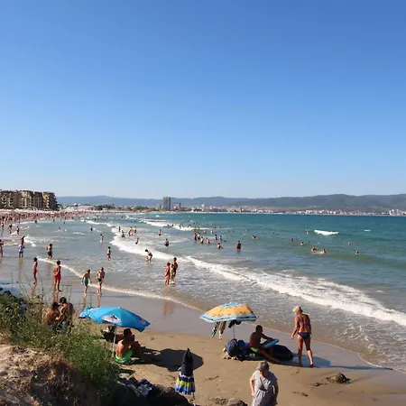 Victoria Two Bedroom Sunny Apartament