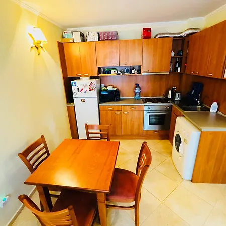 Victoria Two Bedroom Sunny Apartament