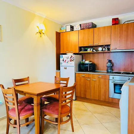 Victoria Two Bedroom Sunny Апартаменты *