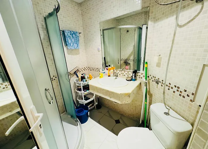 Victoria Two Bedroom Sunny *